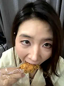 Moonlight-23 online show from 11/15/25, 02:35