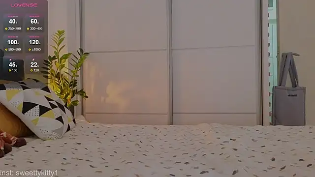 sweettykitty online show from 04/22/26, 12:07