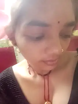 Snapshot of Hitsda chatting on 10/04/25, 09:57 Hitsda online show from 10/04/25, 09:57