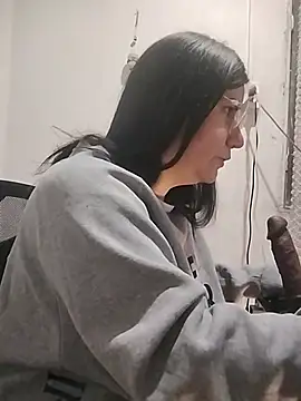 Snapshot of miichellemalvoa chatting on 07/06/26, 04:42 miichellemalvoa online show from 07/06/26, 04:42