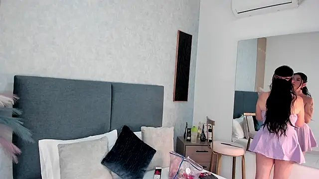 ShanelEvans online show from 11/13/25, 06:40