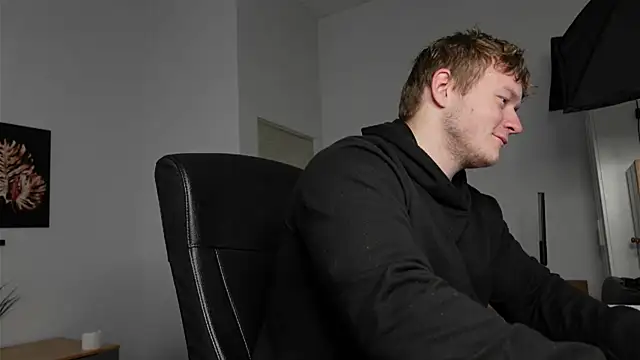 Snapshot of Richard_Dullas chatting on 09/27/25, 05:45 Richard Dullas online show from 09/27/25, 05:45