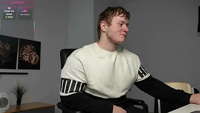 Snapshot of Richard_Dullas chatting on 09/30/25, 12:21 Richard Dullas online show from 09/30/25, 12:21