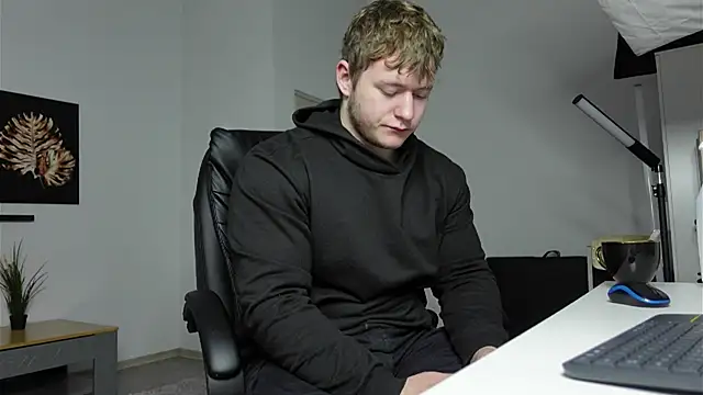 Snapshot of Richard_Dullas chatting on 10/05/25, 05:28 Richard Dullas online show from 10/05/25, 05:28