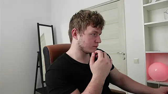 Snapshot of Richard_Dullas chatting on 10/07/25, 07:16 Richard Dullas online show from 10/07/25, 07:16