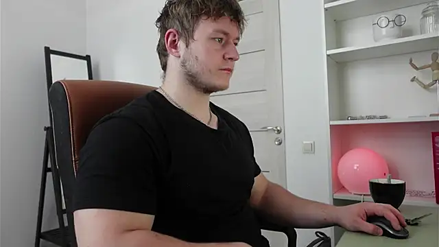 Snapshot of Richard_Dullas chatting on 10/08/25, 10:02 Richard Dullas online show from 10/08/25, 10:02