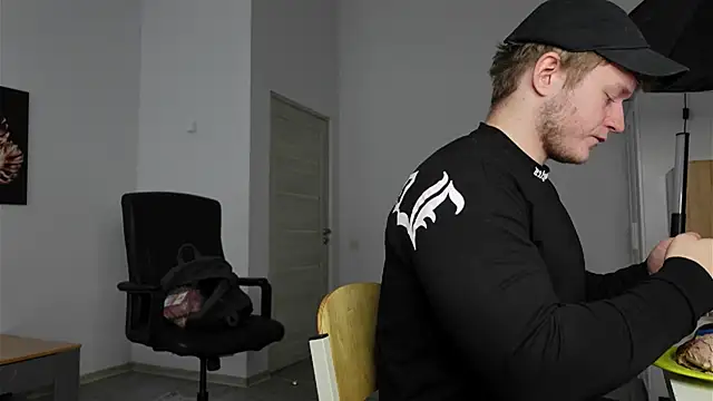 Snapshot of Richard_Dullas chatting on 10/09/25, 12:03 Richard Dullas online show from 10/09/25, 12:03