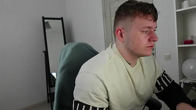 Snapshot of Richard_Dullas chatting on 10/19/25, 05:30 Richard Dullas online show from 10/19/25, 05:30