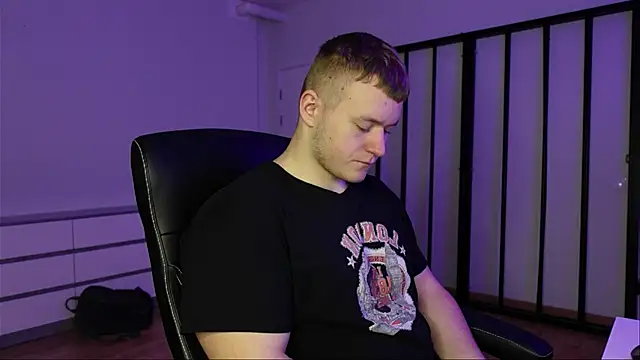 Snapshot of Richard_Dullas chatting on 11/30/25, 02:10 Richard Dullas online show from 11/30/25, 02:10