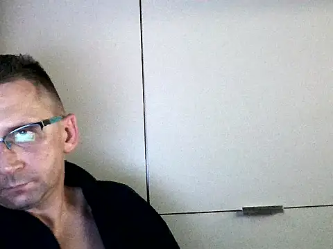 Snapshot of bajka760 chatting on 09/12/25, 04:23 bajka760 online show from 09/12/25, 04:23