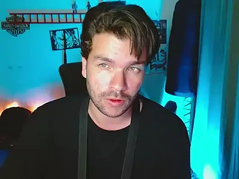 Snapshot of cortelioni_massimo_ chatting on 09/23/25, 01:08 cortelioni massimo online show from 09/23/25, 01:08