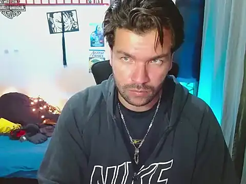 Snapshot of cortelioni_massimo_ chatting on 09/27/25, 02:16 cortelioni massimo online show from 09/27/25, 02:16