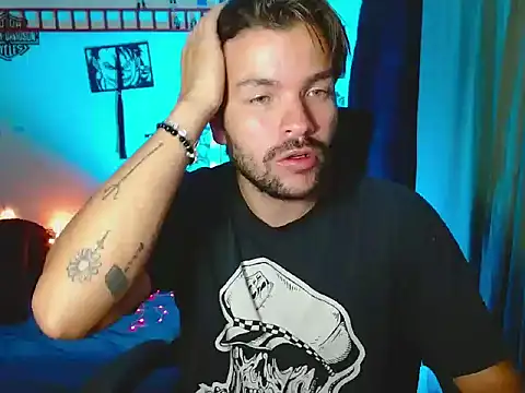 Snapshot of cortelioni_massimo_ chatting on 10/07/25, 01:03 cortelioni massimo online show from 10/07/25, 01:03