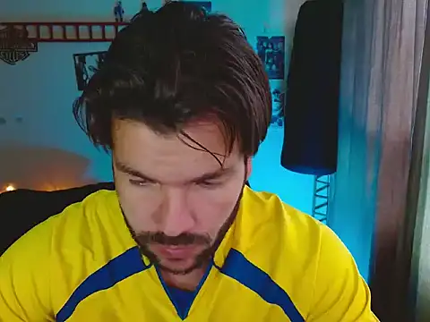 Snapshot of cortelioni_massimo_ chatting on 10/15/25, 07:25 cortelioni massimo online show from 10/15/25, 07:25