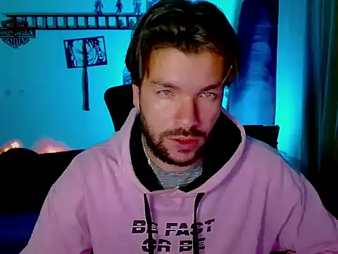 Snapshot of cortelioni_massimo_ chatting on 10/30/25, 12:45 cortelioni massimo online show from 10/30/25, 12:45