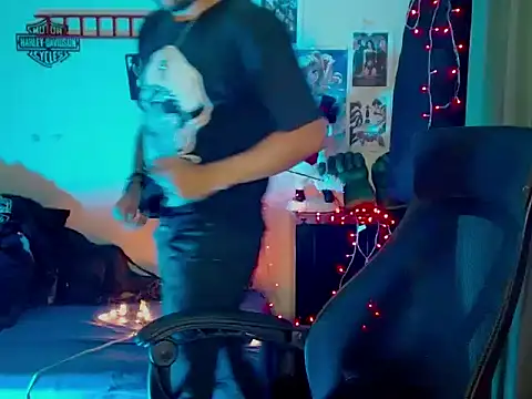 Snapshot of cortelioni_massimo_ chatting on 11/05/25, 02:22 cortelioni massimo online show from 11/05/25, 02:22