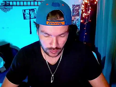 Snapshot of cortelioni_massimo_ chatting on 11/13/25, 03:05 cortelioni massimo online show from 11/13/25, 03:05