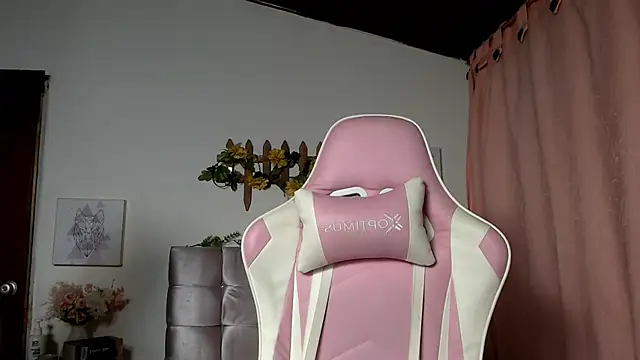 SophiaaLee online show from 04/15/26, 11:38