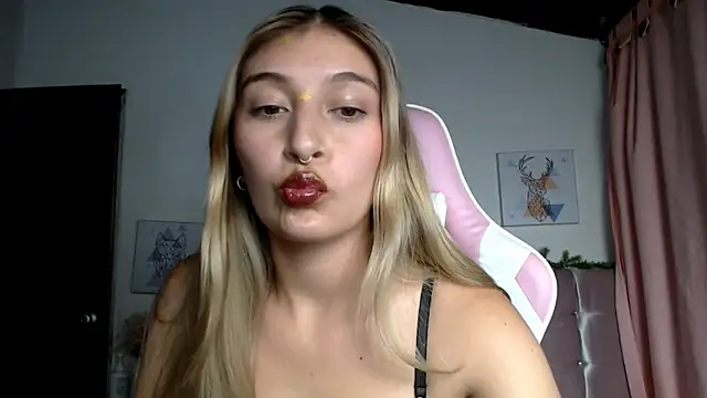 SophiaaLee online show from 04/24/26, 12:13