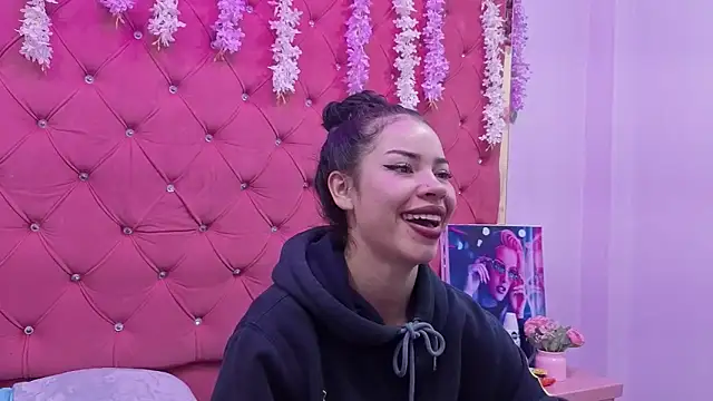 Nanis James online show from 11/09/25, 02:43