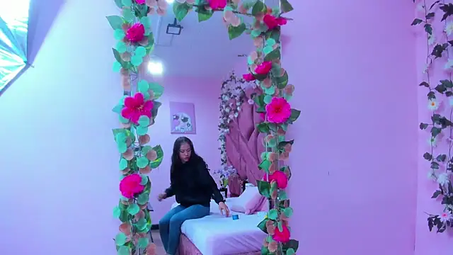 Nanis James online show from 04/24/26, 03:09