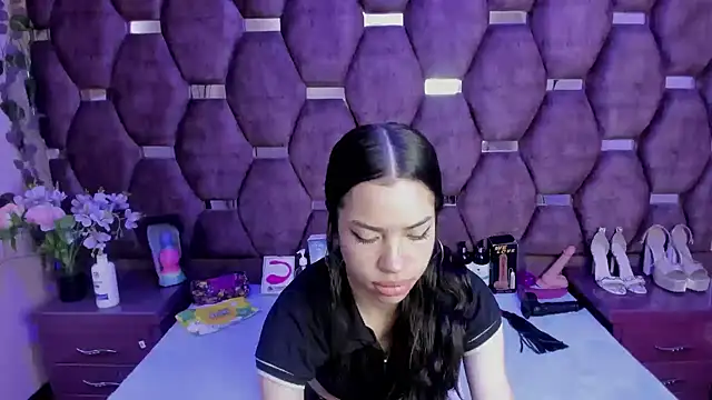 Nanis James online show from 05/17/26, 07:28
