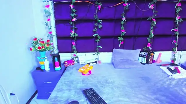 Nanis James online show from 05/24/26, 03:11