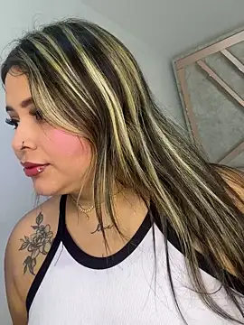 Snapshot of ashley-swift- chatting on 02/04/26, 11:27 ashley-swift- online show from 02/04/26, 11:27