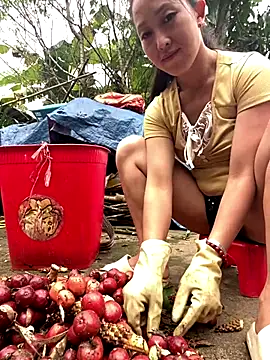 Huong-Ly online show from 10/03/25, 07:05