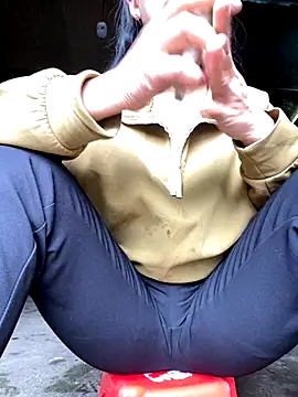 Huong-Ly online show from 10/21/25, 03:07