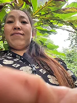 Huong-Ly online show from 10/28/25, 05:33