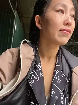 Huong-Ly online show from 11/11/25, 02:11