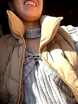 Huong-Ly online show from 11/28/25, 01:41