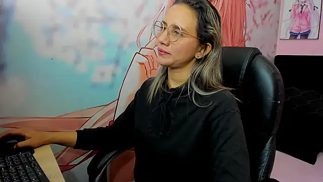 StarletTays online show from 12/01/25, 01:21