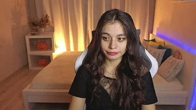 Leila Hefner online show from 11/07/25, 04:18