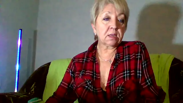 Snapshot of DianaQDream chatting on 02/26/26, 03:33 DianaQDream online show from 02/26/26, 03:33