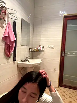 Snapshot of crhong666 chatting on 11/18/25, 12:16 crhong666 online show from 11/18/25, 12:16