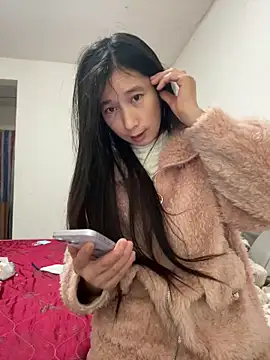 Snapshot of crhong666 chatting on 11/23/25, 12:21 crhong666 online show from 11/23/25, 12:21