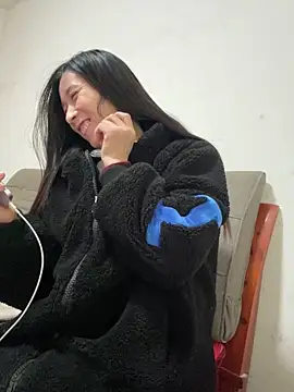 Snapshot of crhong666 chatting on 12/04/25, 12:31 crhong666 online show from 12/04/25, 12:31