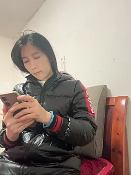 crhong666 online show from 12/21/25, 12:18