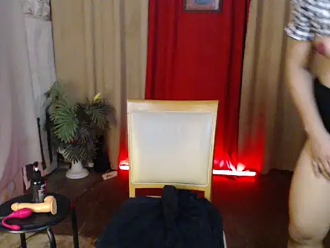 miss laila  online show from 12/01/25, 11:04