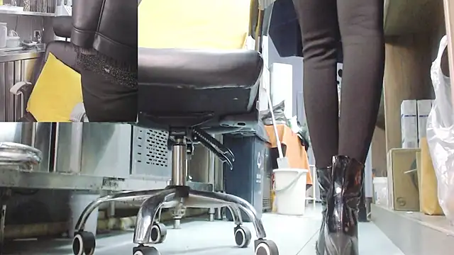 Snapshot of Eileen-L chatting on 12/05/25, 03:37 Eileen-L online show from 12/05/25, 03:37