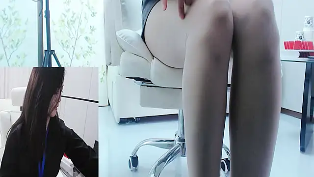 Eileen-L online show from 12/19/25, 01:56