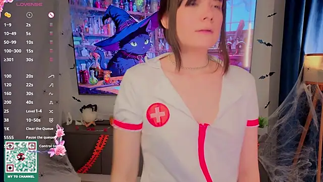 Honeey Beee online show from 10/31/25, 07:48