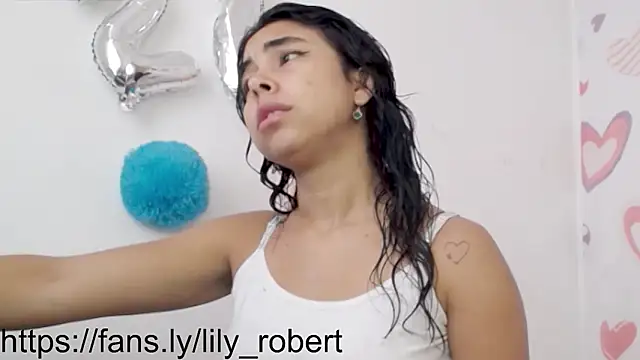 Snapshot of lily_robertss_ chatting on 09/13/25, 03:12 lily robertss  online show from 09/13/25, 03:12