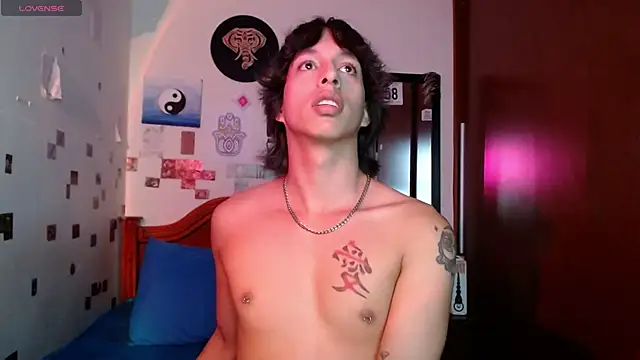 Snapshot of DannyPhantom555 chatting on 01/05/26, 06:55 DannyPhantom555 online show from 01/05/26, 06:55