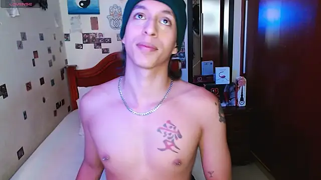 Snapshot of DannyPhantom555 chatting on 02/23/26, 07:22 DannyPhantom555 online show from 02/23/26, 07:22