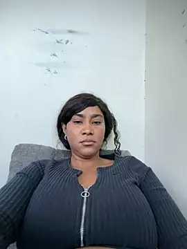 Snapshot of LuckyKhloe chatting on 10/29/25, 11:45 LuckyKhloe online show from 10/29/25, 11:45