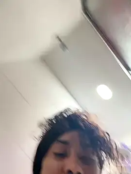 Snapshot of LuckyKhloe chatting on 11/04/25, 03:27 LuckyKhloe online show from 11/04/25, 03:27