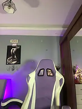 Snapshot of hannachris- chatting on 10/03/25, 11:46 hannachris- online show from 10/03/25, 11:46